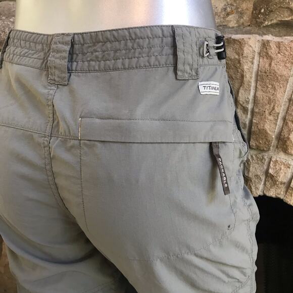 Columbia Titanium Packables Hiking Cargo Beige Cropped Pants Women’s Size 8 - Picture 7 of 9
